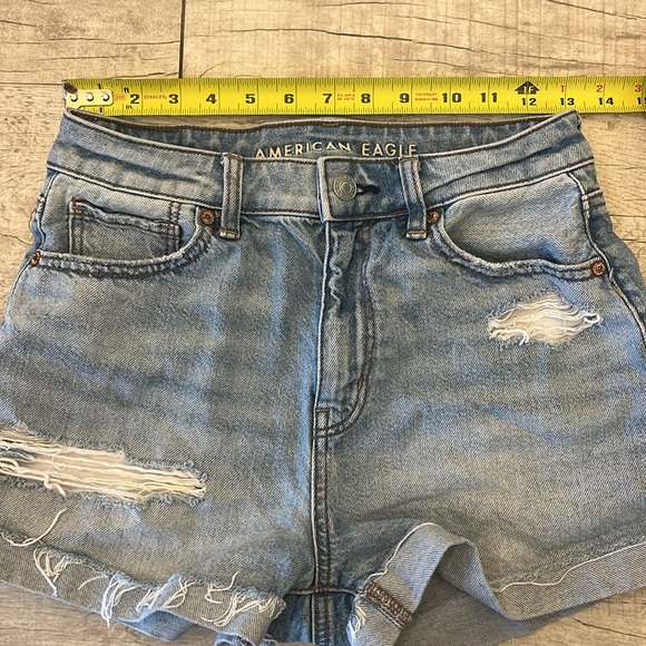 American Eagle Outfitters Light Blue Distressed Jean Shorts Mom Jean Size 2 - Picture 6 of 8